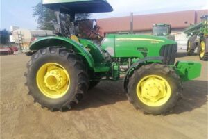 JOHN DEERE 5082E  4WD