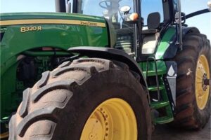 John Deere 8320R Tractor - 2012 4WD